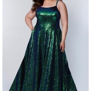 Size 30 Sydney’s Closet Stunning Sequin Gown
